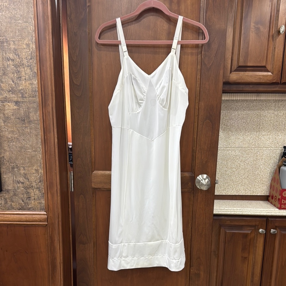 Vintage Aristocraft White Slip size 38